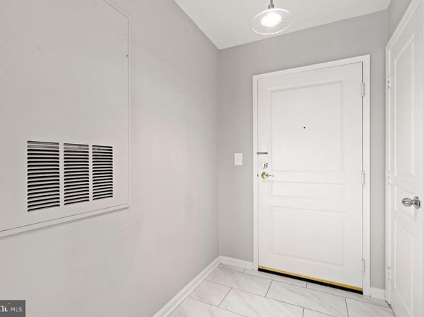 5565 Seminary Road 206, Falls Church VA 22041