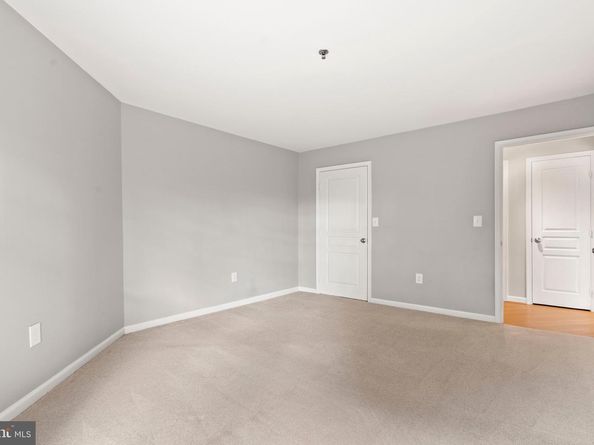 5565 Seminary Road 206, Falls Church VA 22041
