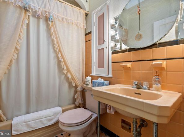 5933 Woodcrest Avenue, Philadelphia PA 19131