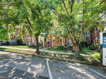 109 W 4TH Avenue