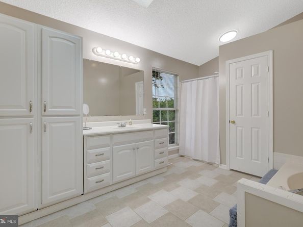 30125 Merchant Court, Great Falls VA 22066