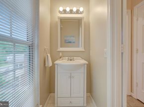 30125 Merchant Court, Great Falls VA 22066