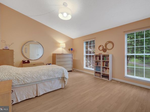 30125 Merchant Court, Great Falls VA 22066
