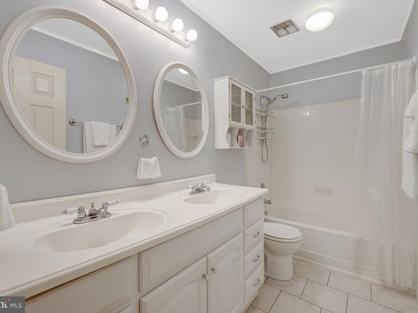 30125 Merchant Court, Great Falls VA 22066