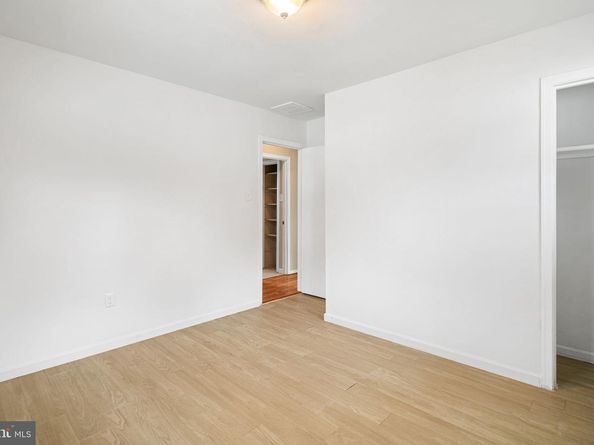 906 Stephen Avenue, Croydon PA 19021