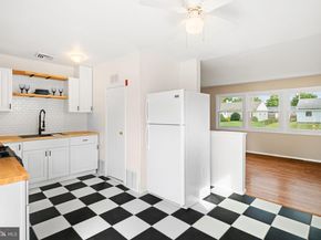 906 Stephen Avenue, Croydon PA 19021