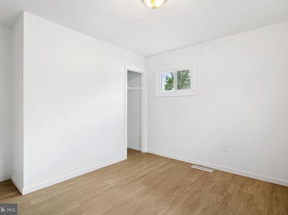 906 Stephen Avenue, Croydon PA 19021