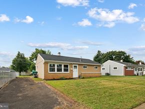 906 Stephen Avenue, Croydon PA 19021