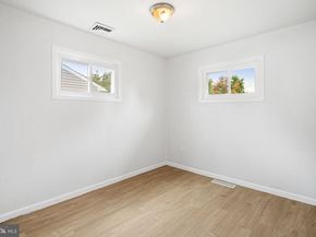 906 Stephen Avenue, Croydon PA 19021