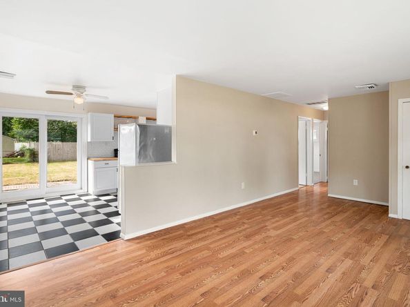 906 Stephen Avenue, Croydon PA 19021