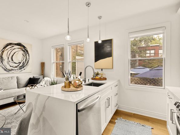 317 3rd Street SE 25, Washington DC 20003