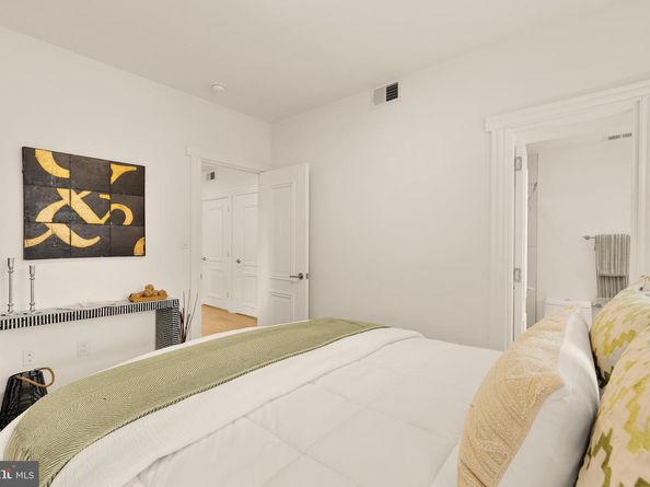 317 3rd Street SE 25, Washington DC 20003