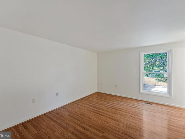 1257 Magnolia Lane, Herndon VA 20170