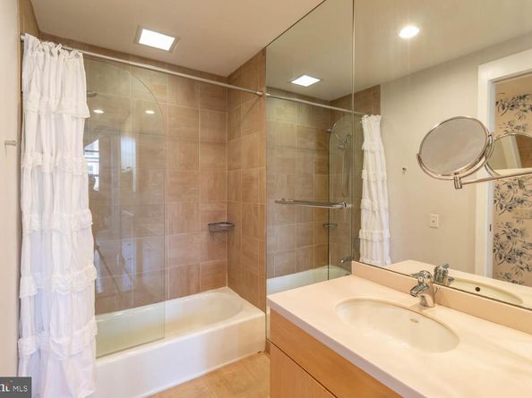 317  319 Vine Street 308, Philadelphia PA 19106