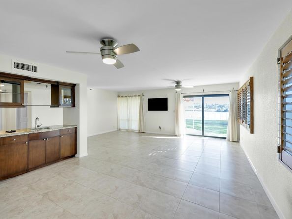 374 Golfview Rd 106, North Palm Beach FL 33408
