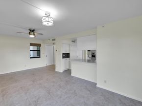 374 Golfview Rd 106, North Palm Beach FL 33408
