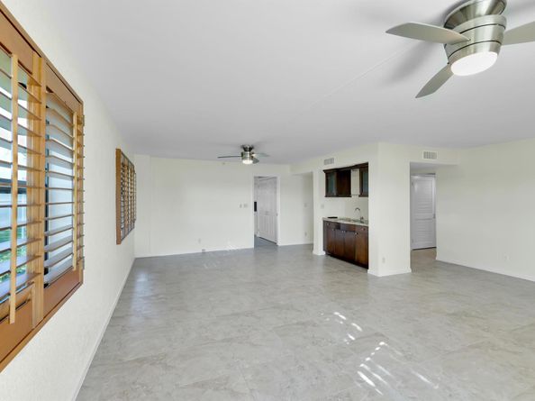 374 Golfview Rd 106, North Palm Beach FL 33408