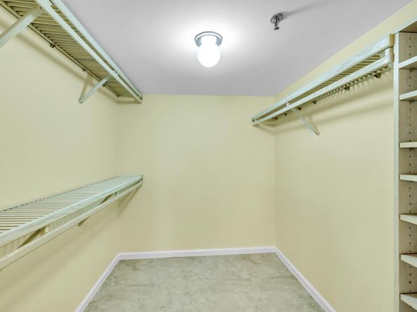 374 Golfview Rd 106, North Palm Beach FL 33408