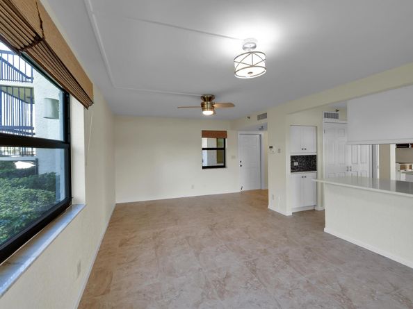 374 Golfview Rd 106, North Palm Beach FL 33408