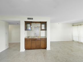 374 Golfview Rd 106, North Palm Beach FL 33408
