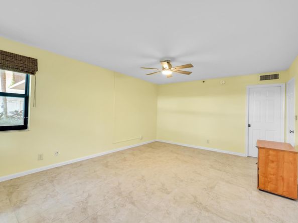 374 Golfview Rd 106, North Palm Beach FL 33408