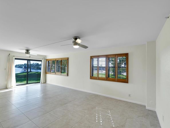 374 Golfview Rd 106, North Palm Beach FL 33408