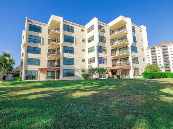 374 Golfview Rd 106, North Palm Beach FL 33408