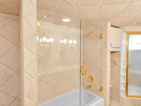 374 Golfview Rd 106, North Palm Beach FL 33408