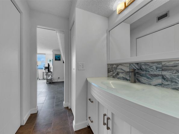 3015 N Ocean Blvd 9C, Fort Lauderdale FL 33308