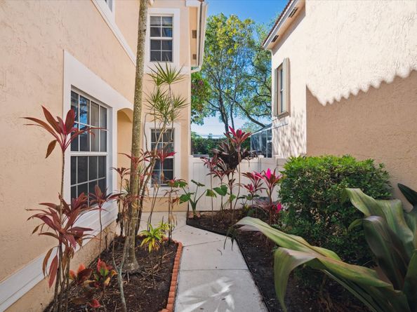 10845 NW 46th Dr, Coral Springs FL 33076