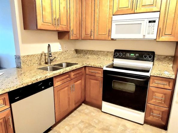 2710 Riverside Dr 202A, Coral Springs FL 33065