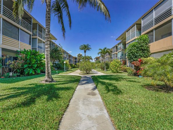 17090 NE 14th Ave 103, North Miami Beach FL 33162