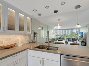800 SE 4th St 302, Fort Lauderdale FL 33301