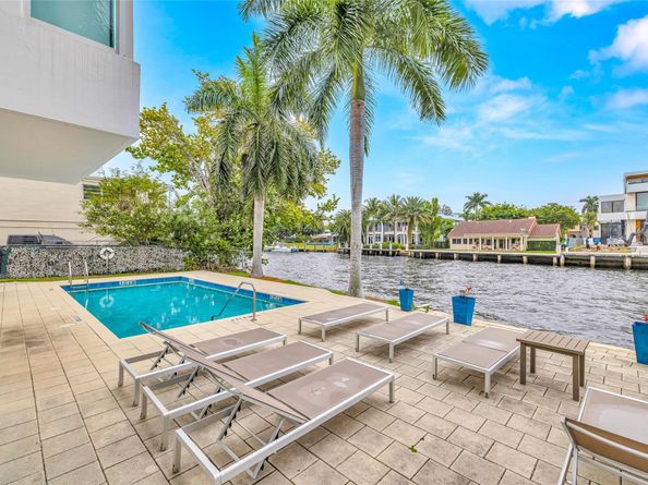 800 SE 4th St 302, Fort Lauderdale FL 33301
