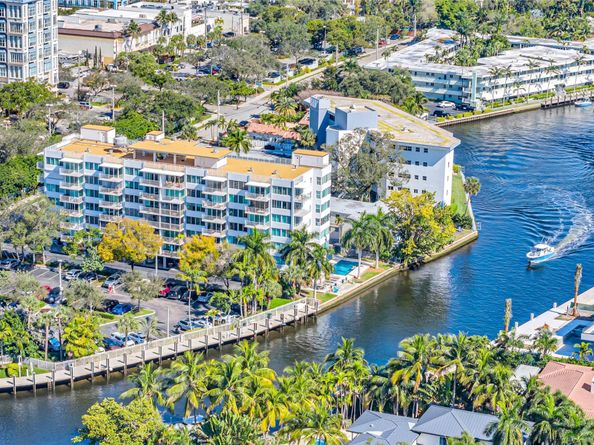 800 SE 4th St 302, Fort Lauderdale FL 33301