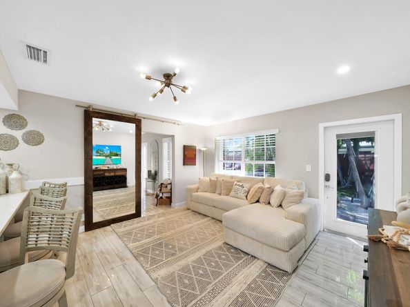 925 NE 40th Street, Oakland Park FL 33334