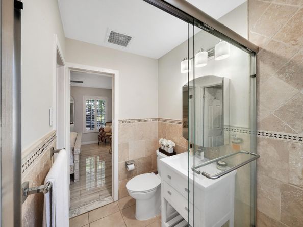 925 NE 40th Street, Oakland Park FL 33334