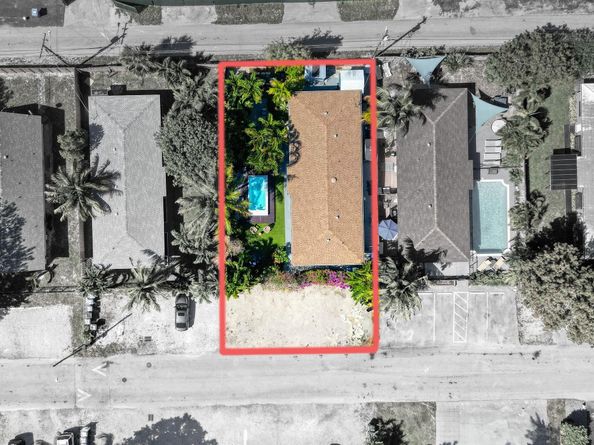 925 NE 40th Street, Oakland Park FL 33334