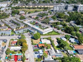 925 NE 40th Street, Oakland Park FL 33334