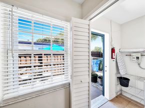 925 NE 40th Street, Oakland Park FL 33334