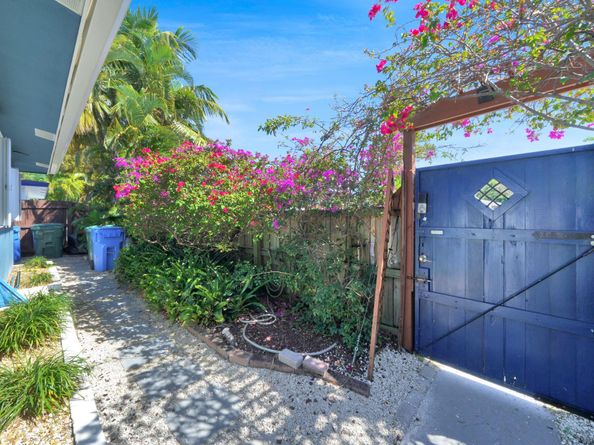 925 NE 40th Street, Oakland Park FL 33334