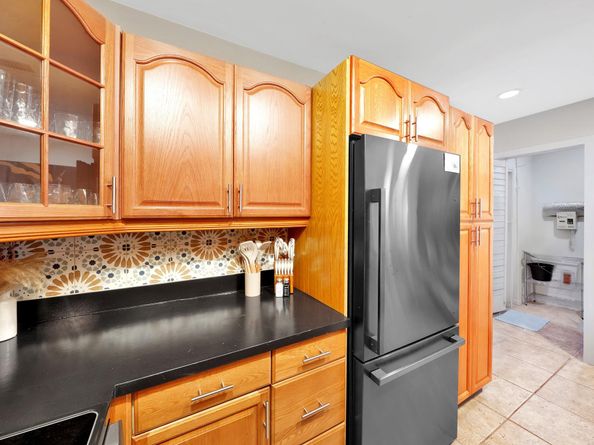925 NE 40th Street, Oakland Park FL 33334