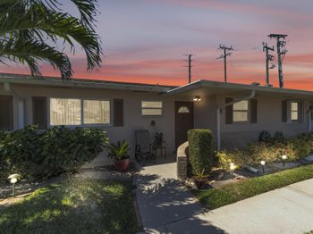 2533 Dudley Drive W