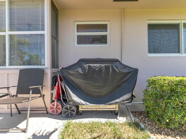 2533 Dudley Drive W E, West Palm Beach FL 33415