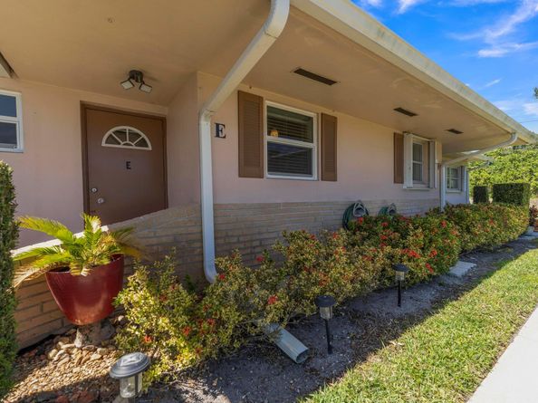 2533 Dudley Drive W E, West Palm Beach FL 33415