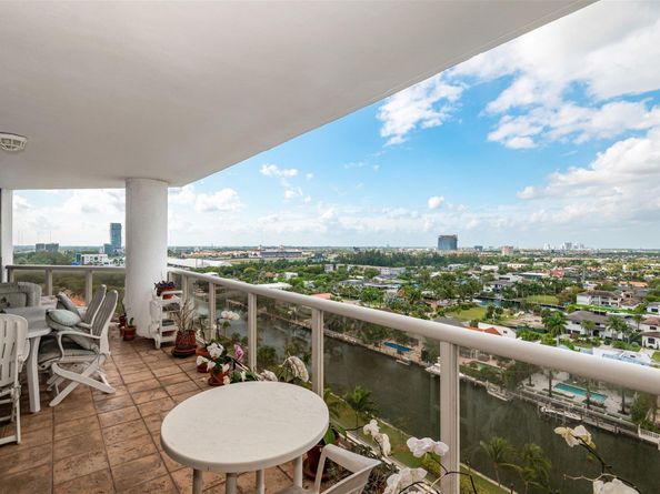 3598 Yacht Club Dr 1402, Miami FL 33180