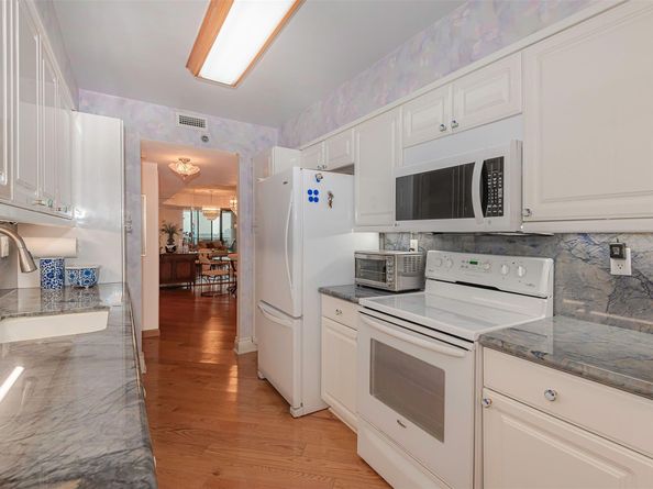 3598 Yacht Club Dr 1402, Miami FL 33180