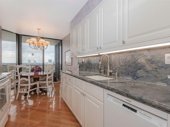 3598 Yacht Club Dr 1402, Miami FL 33180