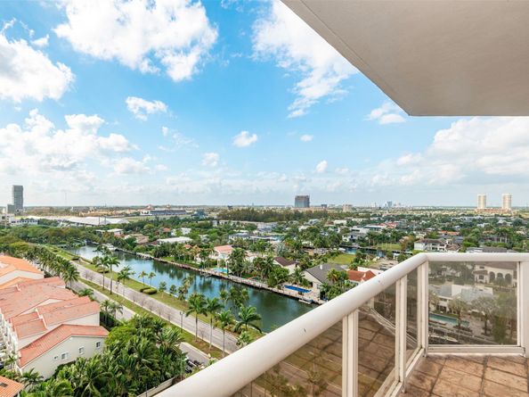 3598 Yacht Club Dr 1402, Miami FL 33180