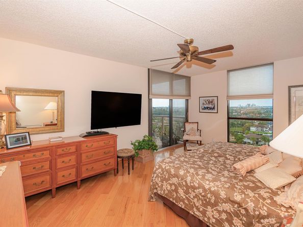 3598 Yacht Club Dr 1402, Miami FL 33180